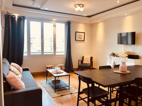 Top performing Airbnb: Large accommodation - sleeps 12 in Caen