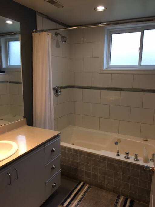 Jacuzzi tub