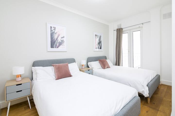 Great 2bed, newly refurbished/ Chancery Lane gallery image 5