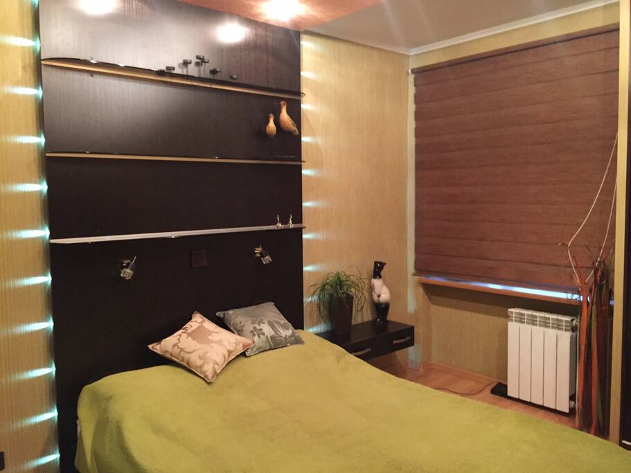 Спальня с кроватью