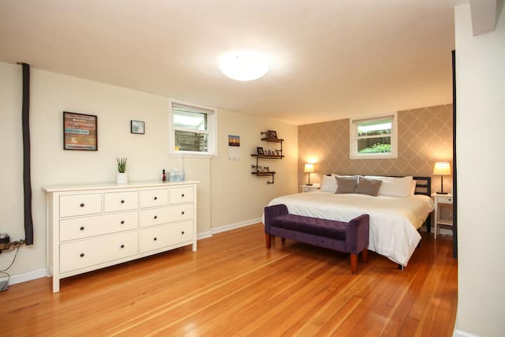 חדר שינה ראשי - מיטת קינג סייז