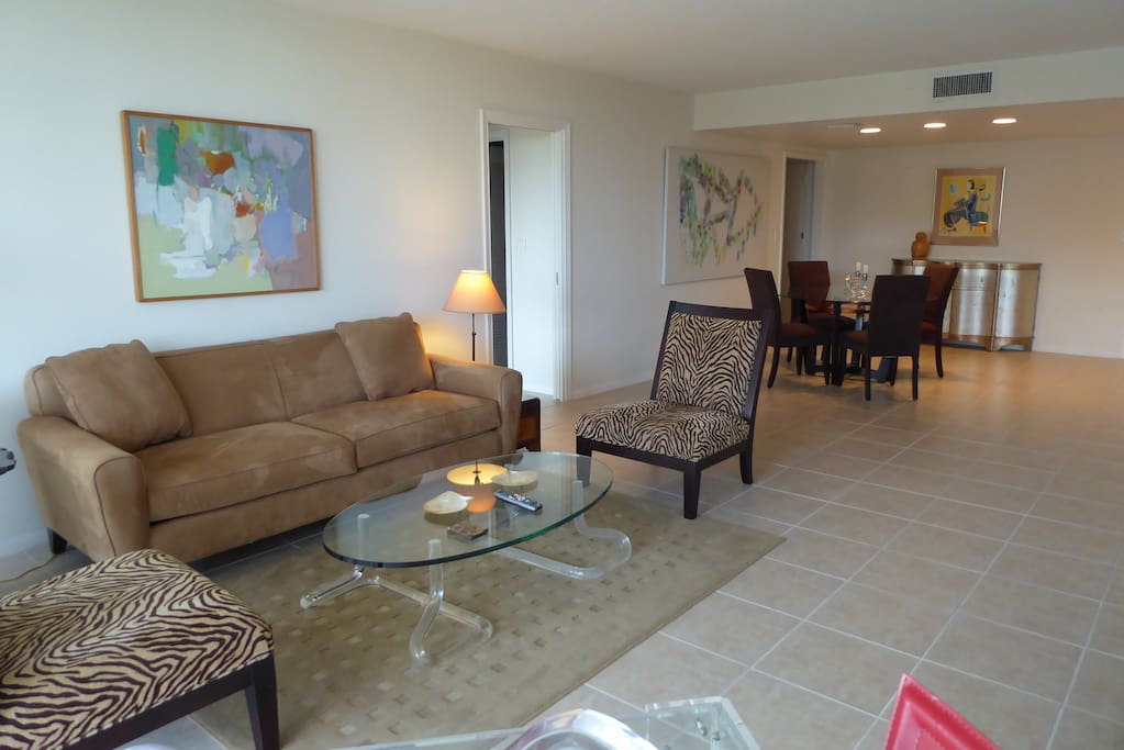 Livingroom & Dining Area