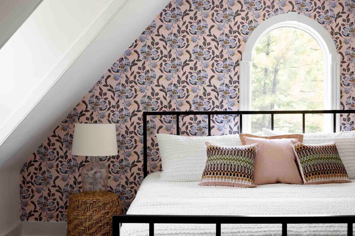 3rd floor bedroom with king size bed and twin bed 