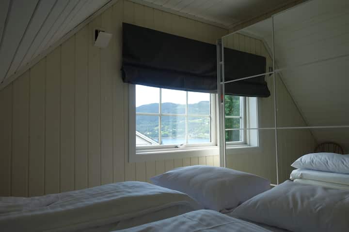 Soverom med dobbeltseng