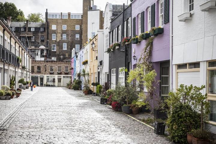 Beautiful Mews house, Conduit Mews, Paddington, W2