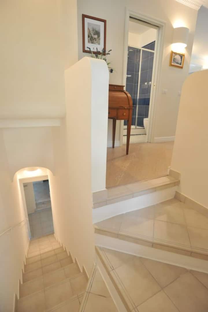 الوصول إلى فولتا القديمة. غرفة خاصة جدًا ومثيرة للذكريات مساحتها 30 مترًا مربعًا 