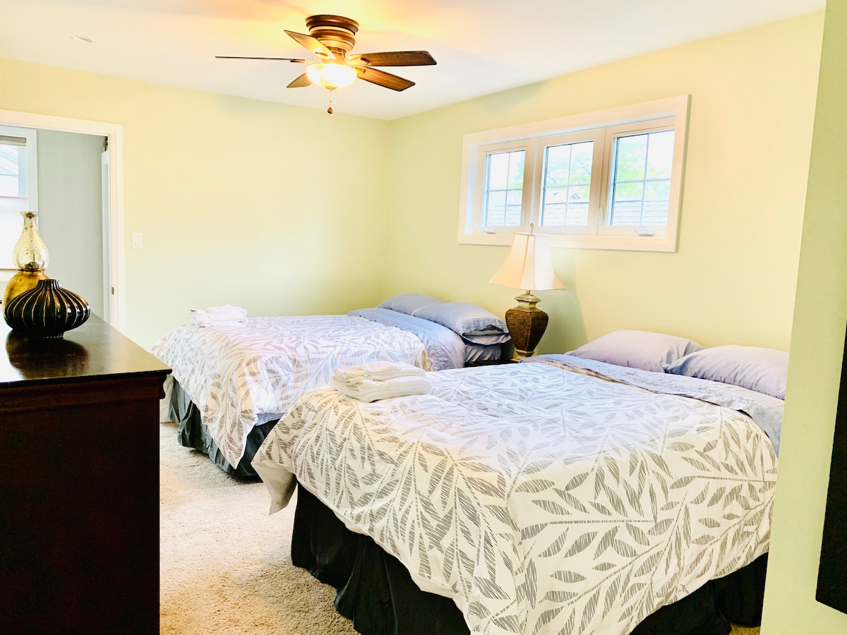 Druhá spálňa na poschodí s 2 manželskými posteľami