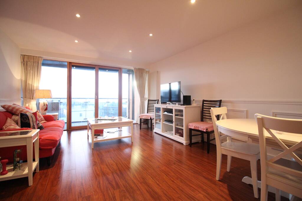 Bright spacious lounge with dining area