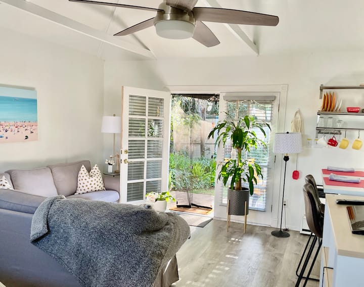 Cozy Cottage Kingbed Ac Kitchen Garden-patio - Santa Monica, CA