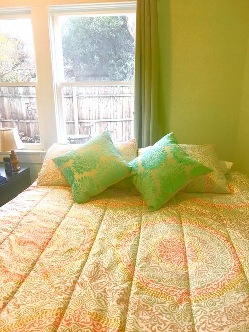 Bright, comfortable and airy. Queen bed with mattress topper and 1000 count Egyptian cotton sheets. Mmmmm