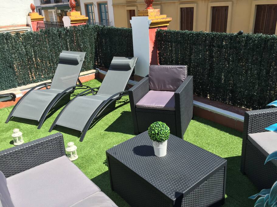 Private terrace 8 minutes walking from the Center.