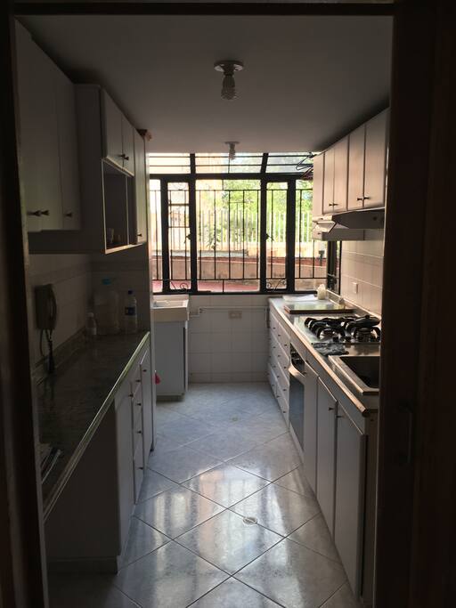 La cocina esta habilitada para tu servicio.