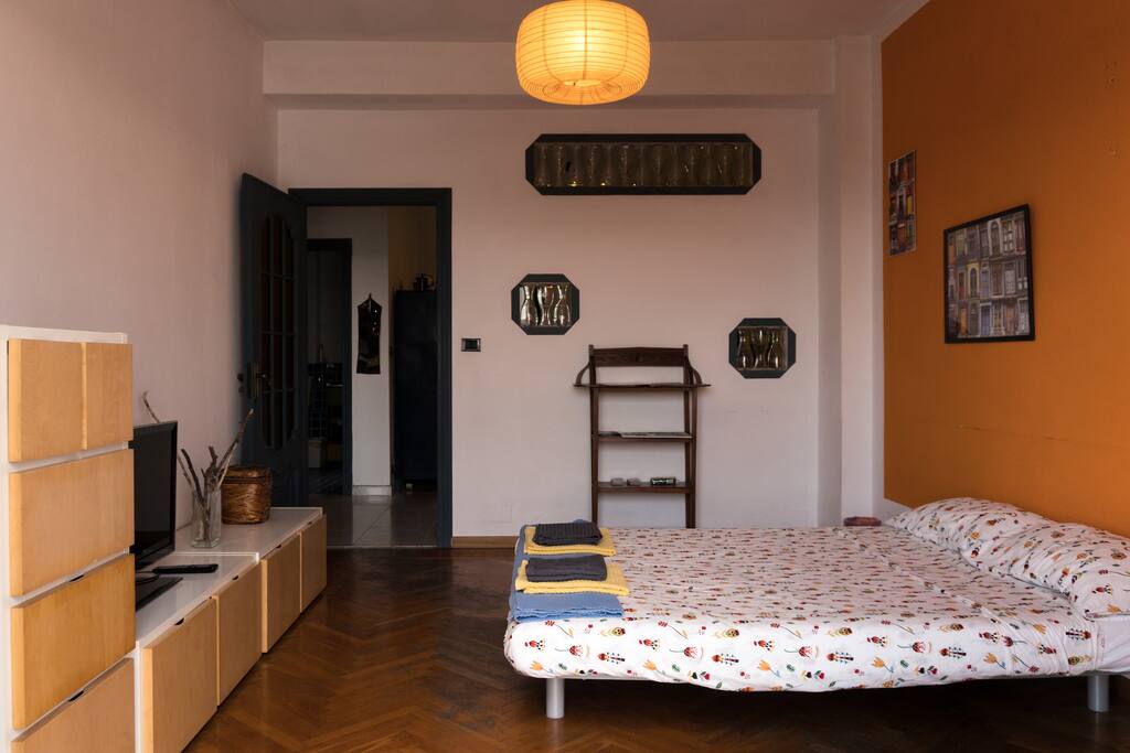 Camera da letto con balcone