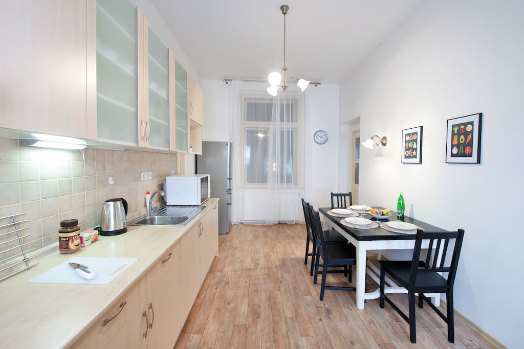 Kitchen with everything you need for cooking.
