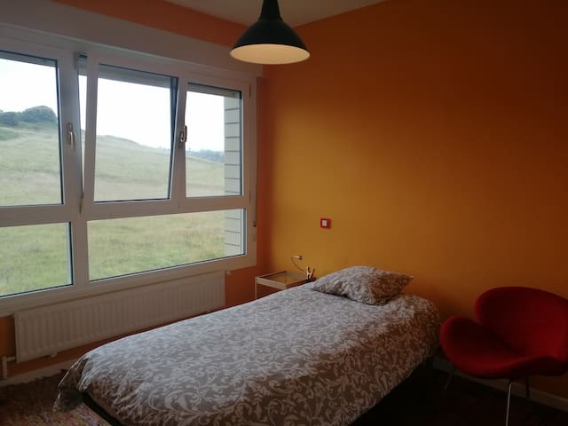 A beautiful room on the beach, close from Bilbao