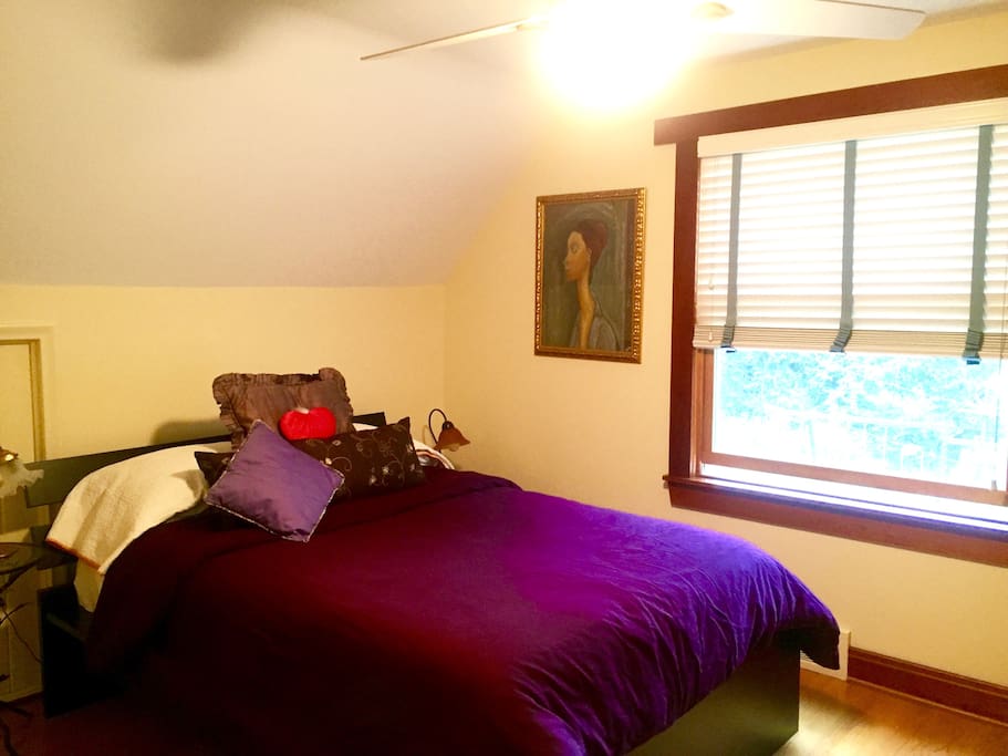 Cozy & Sunny Room