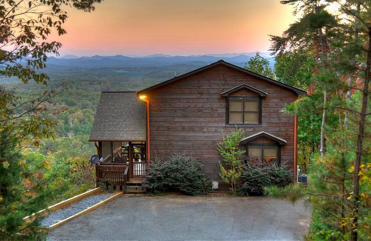 "The View" This is the cabin you have been looking for. The name says it all|  3 Bedroom, 3 Bathroom