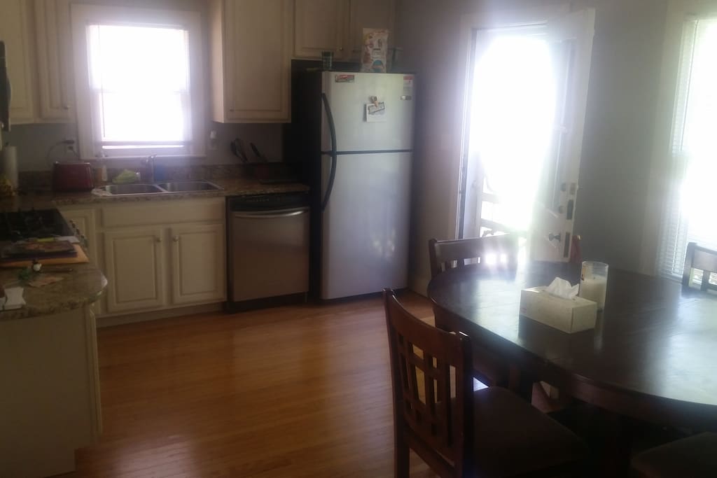 Comfortable Kitchen to dine in!