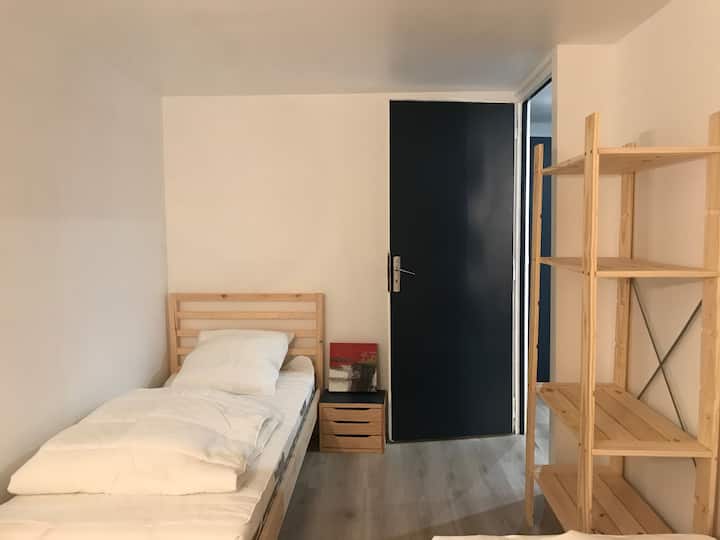 חדר שינה 3 צפון 2 מיטות יחיד