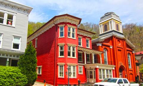 Victorian Mansion in Historic Jim Thorpe