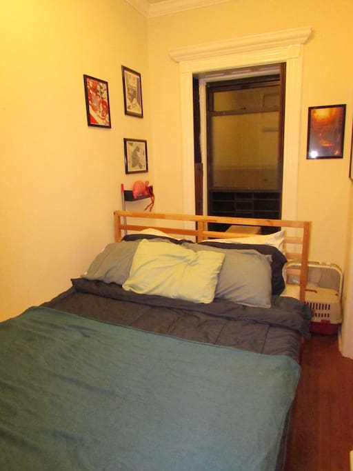 Super comfy queen size memory foam mattress.
