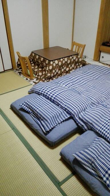 8帖和室的房间可以辅上3至4个床垫