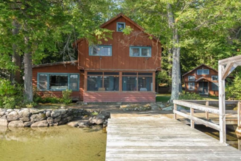 Quintessential Lake House where you're welcome to enjoy our paddle boat, rowboat as well as 9 kayaks !!