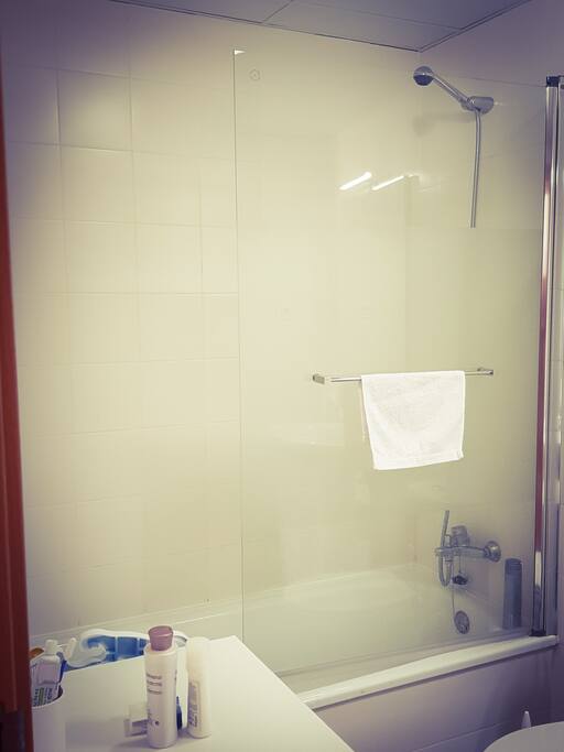 bañera muy higiénica y
limpia