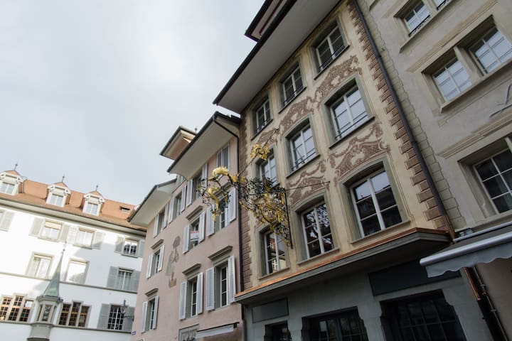 Hirschen 3 - Historic old town apartment / WiFi