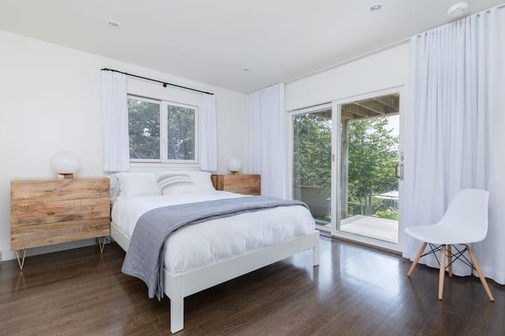 卧室2-配有一张标准双人床