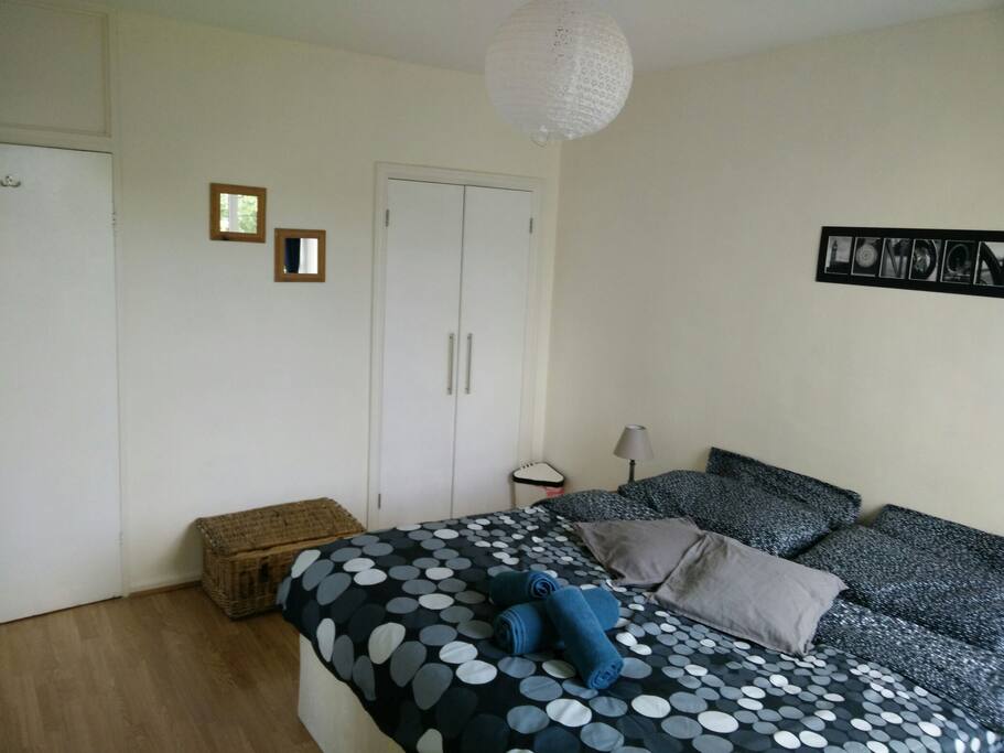 Spacious room with dressing