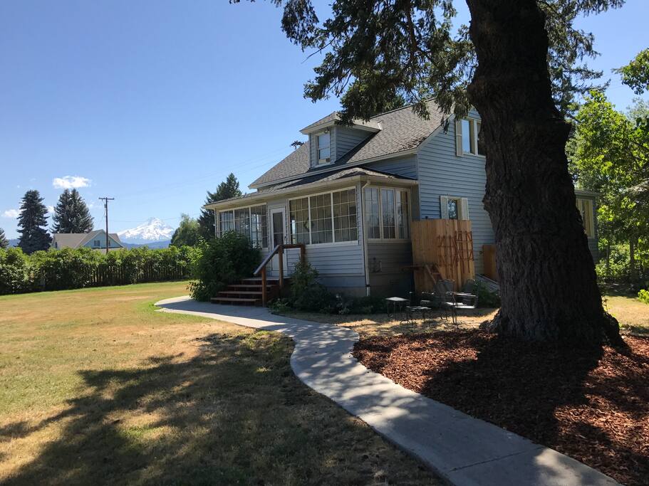 House with Mt Hood in the background