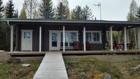 Cozy holiday cottage by the lakeside w/ sauna, BBQ