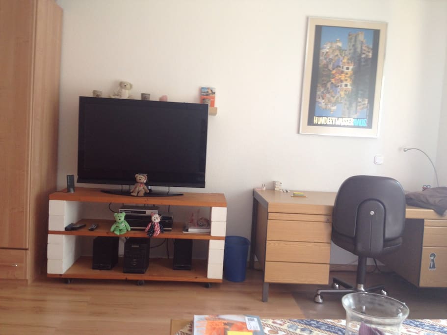 Arbeitsplatz u Fernseher