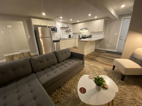 Cozy Copperwood Suite