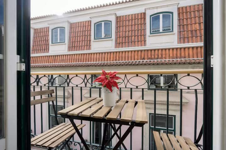 22 Užite si rannú kávu s klasickým lisabonským výhľadom z balkóna · StayInLisbon