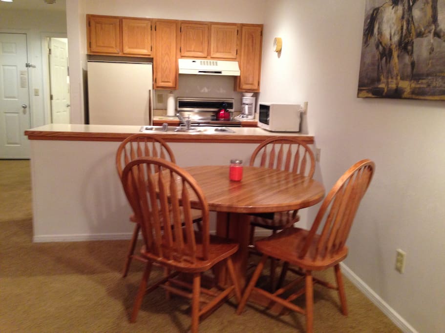 Well equipped kitchen & dining area