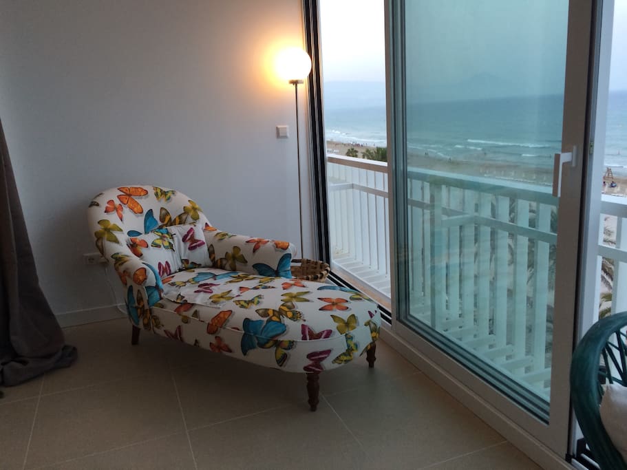 Para descansar mirando al mar , un rincón con mucho glamour