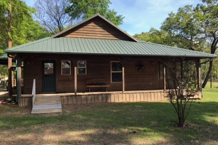 Lakehouse Retreat In East Texas Cabins For Rent In Quitman