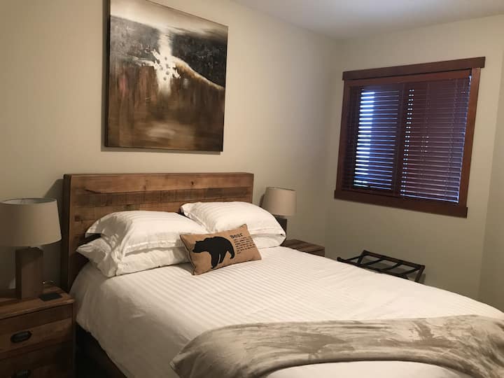 Chambre 2 - Lit queen size