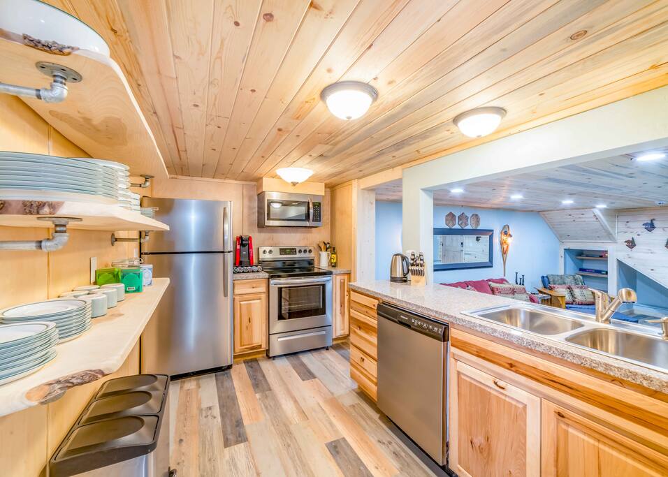 Open concept full kitchen - perfect for meal at home
