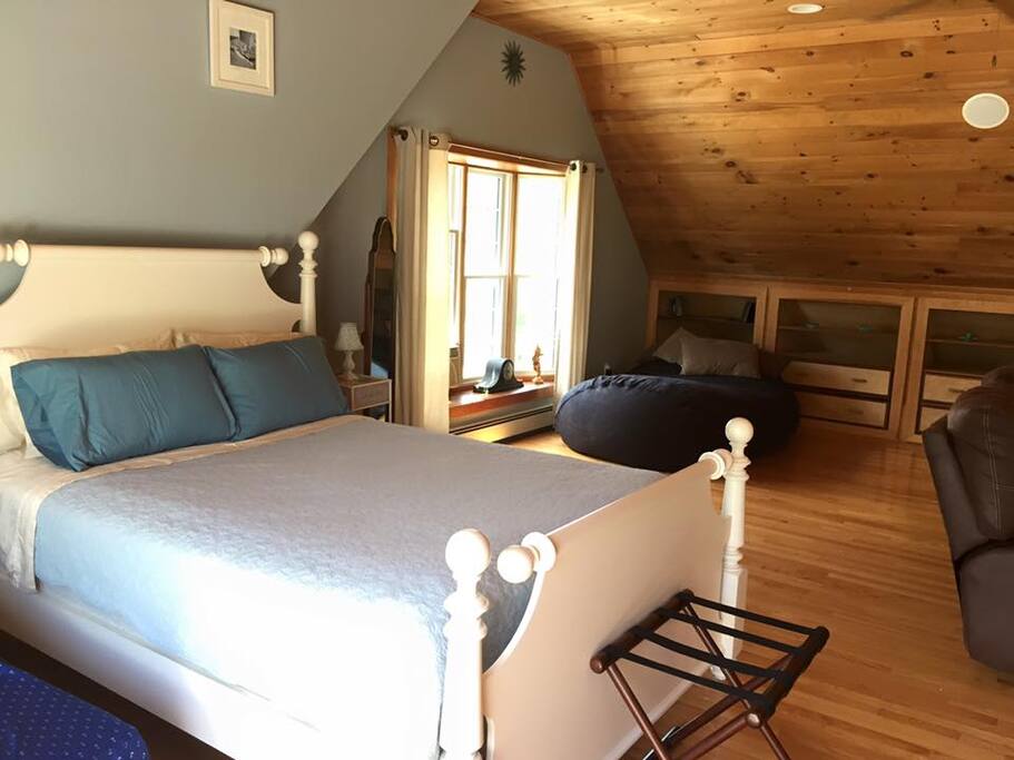 Queen bed