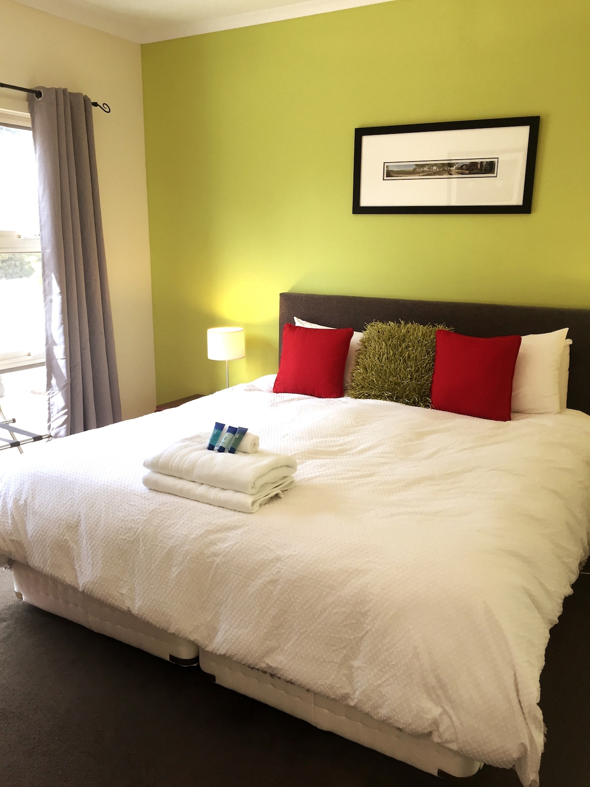 Საწოლი 193 × 203 სმ საძინებელში