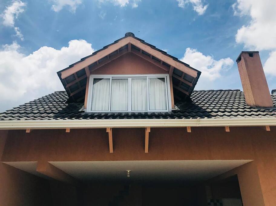 O espaço é privativo e tem entrada apartada. Os hóspedes recebem as chaves no check-in.