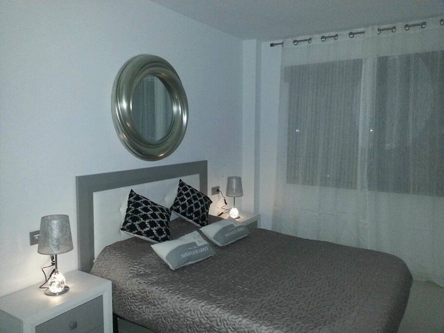Comfortable bed and cool dual-light lamps