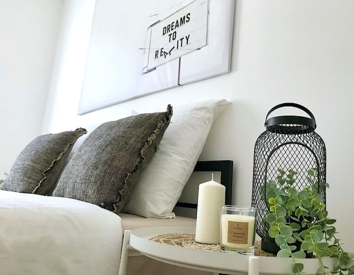 مزينة بعناية. الطبيعة وجو الهروب.