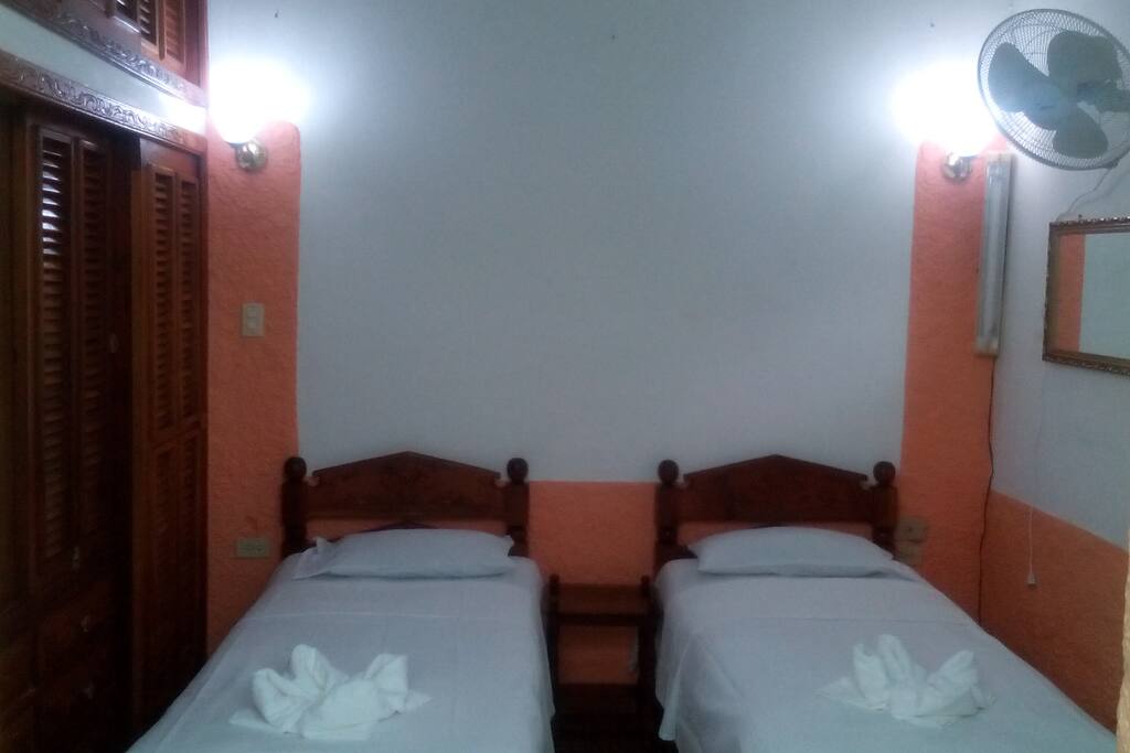 Room #1, con dos camas