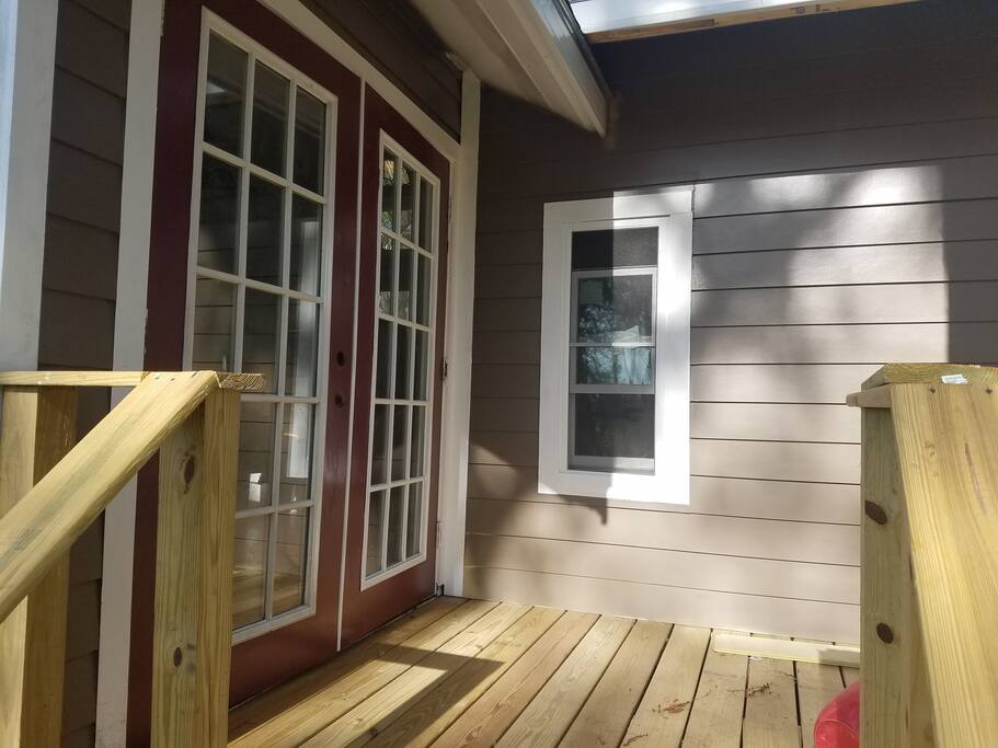 Entrance from deck to main living area