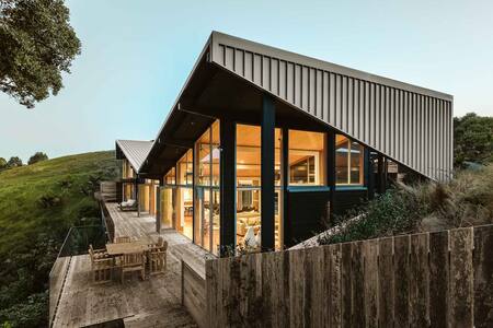 Otaha Beachfront Lodge