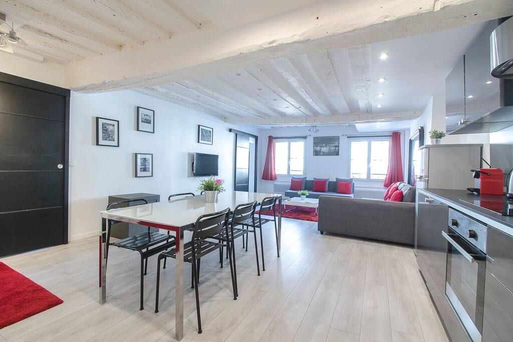 LUXURY FLAT / COMPLETELY REFURBISHED SINCE AUGUST 16